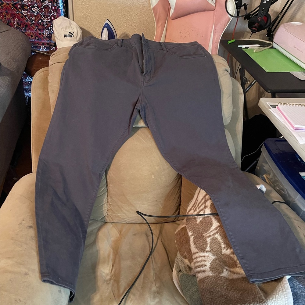 Grey men’s Liverpool straight legged pants. Never worn.